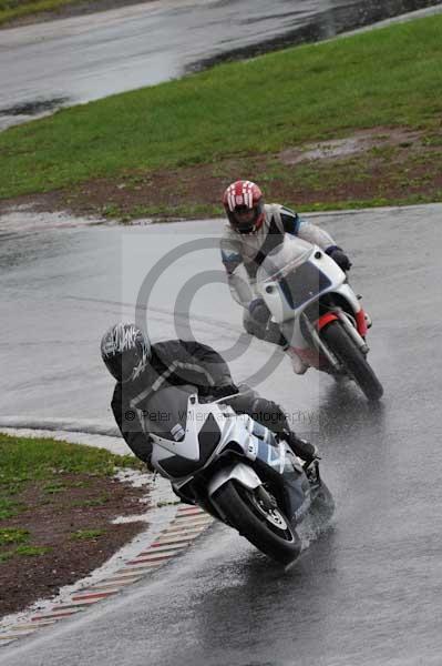 Mallory park Leicestershire;Mallory park photographs;Motorcycle action photographs;event digital images;eventdigitalimages;mallory park;no limits trackday;peter wileman photography;trackday;trackday digital images;trackday photos