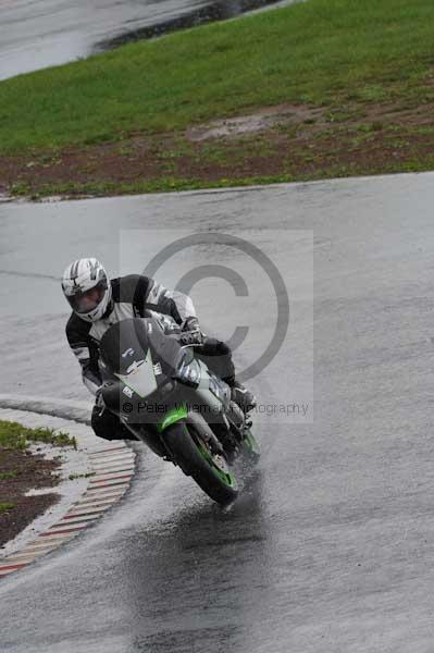 Mallory park Leicestershire;Mallory park photographs;Motorcycle action photographs;event digital images;eventdigitalimages;mallory park;no limits trackday;peter wileman photography;trackday;trackday digital images;trackday photos
