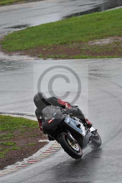Mallory park Leicestershire;Mallory park photographs;Motorcycle action photographs;event digital images;eventdigitalimages;mallory park;no limits trackday;peter wileman photography;trackday;trackday digital images;trackday photos