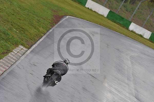 Mallory park Leicestershire;Mallory park photographs;Motorcycle action photographs;event digital images;eventdigitalimages;mallory park;no limits trackday;peter wileman photography;trackday;trackday digital images;trackday photos