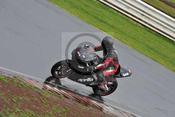 Mallory park Leicestershire;Mallory park photographs;Motorcycle action photographs;event digital images;eventdigitalimages;mallory park;no limits trackday;peter wileman photography;trackday;trackday digital images;trackday photos