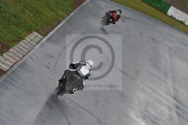 Mallory park Leicestershire;Mallory park photographs;Motorcycle action photographs;event digital images;eventdigitalimages;mallory park;no limits trackday;peter wileman photography;trackday;trackday digital images;trackday photos