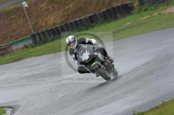 Mallory park Leicestershire;Mallory park photographs;Motorcycle action photographs;event digital images;eventdigitalimages;mallory park;no limits trackday;peter wileman photography;trackday;trackday digital images;trackday photos