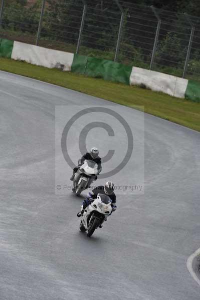Mallory park Leicestershire;Mallory park photographs;Motorcycle action photographs;event digital images;eventdigitalimages;mallory park;no limits trackday;peter wileman photography;trackday;trackday digital images;trackday photos