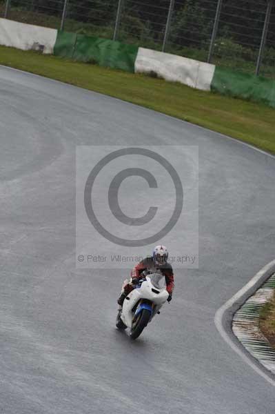 Mallory park Leicestershire;Mallory park photographs;Motorcycle action photographs;event digital images;eventdigitalimages;mallory park;no limits trackday;peter wileman photography;trackday;trackday digital images;trackday photos