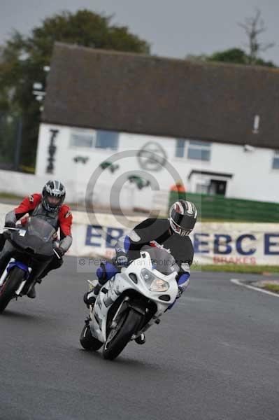 Mallory park Leicestershire;Mallory park photographs;Motorcycle action photographs;event digital images;eventdigitalimages;mallory park;no limits trackday;peter wileman photography;trackday;trackday digital images;trackday photos