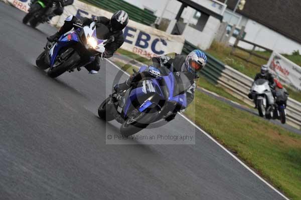 Mallory park Leicestershire;Mallory park photographs;Motorcycle action photographs;event digital images;eventdigitalimages;mallory park;no limits trackday;peter wileman photography;trackday;trackday digital images;trackday photos