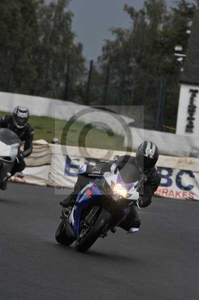 Mallory park Leicestershire;Mallory park photographs;Motorcycle action photographs;event digital images;eventdigitalimages;mallory park;no limits trackday;peter wileman photography;trackday;trackday digital images;trackday photos