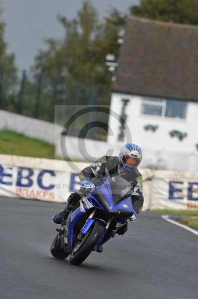 Mallory park Leicestershire;Mallory park photographs;Motorcycle action photographs;event digital images;eventdigitalimages;mallory park;no limits trackday;peter wileman photography;trackday;trackday digital images;trackday photos