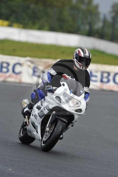 Mallory park Leicestershire;Mallory park photographs;Motorcycle action photographs;event digital images;eventdigitalimages;mallory park;no limits trackday;peter wileman photography;trackday;trackday digital images;trackday photos