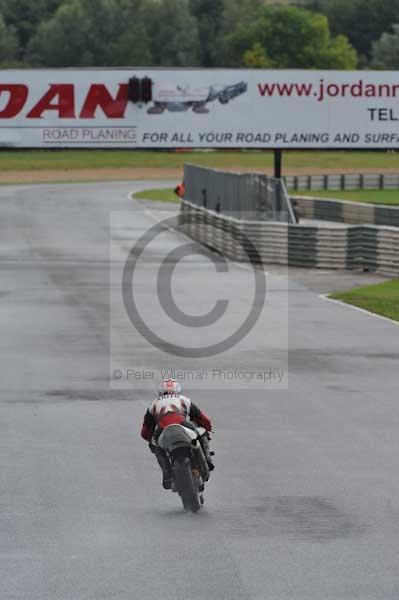 Mallory park Leicestershire;Mallory park photographs;Motorcycle action photographs;event digital images;eventdigitalimages;mallory park;no limits trackday;peter wileman photography;trackday;trackday digital images;trackday photos