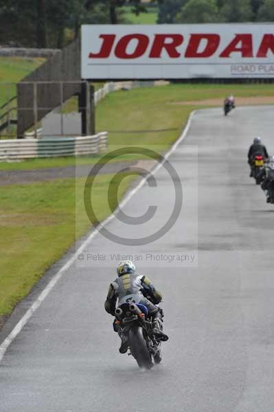 Mallory park Leicestershire;Mallory park photographs;Motorcycle action photographs;event digital images;eventdigitalimages;mallory park;no limits trackday;peter wileman photography;trackday;trackday digital images;trackday photos