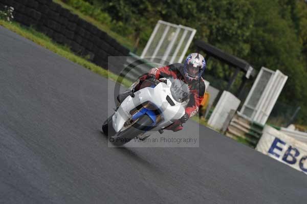 Mallory park Leicestershire;Mallory park photographs;Motorcycle action photographs;event digital images;eventdigitalimages;mallory park;no limits trackday;peter wileman photography;trackday;trackday digital images;trackday photos