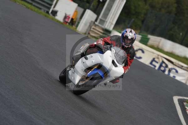Mallory park Leicestershire;Mallory park photographs;Motorcycle action photographs;event digital images;eventdigitalimages;mallory park;no limits trackday;peter wileman photography;trackday;trackday digital images;trackday photos