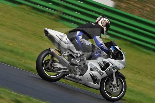 Mallory park Leicestershire;Mallory park photographs;Motorcycle action photographs;event digital images;eventdigitalimages;mallory park;no limits trackday;peter wileman photography;trackday;trackday digital images;trackday photos