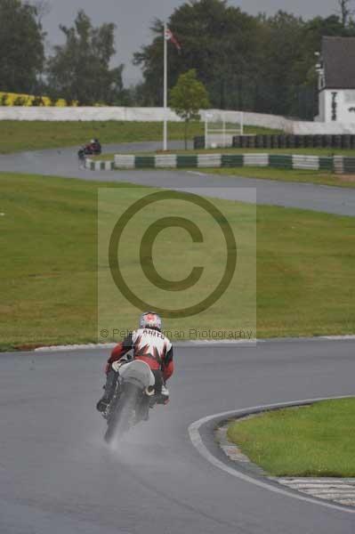 Mallory park Leicestershire;Mallory park photographs;Motorcycle action photographs;event digital images;eventdigitalimages;mallory park;no limits trackday;peter wileman photography;trackday;trackday digital images;trackday photos