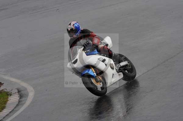 Mallory park Leicestershire;Mallory park photographs;Motorcycle action photographs;event digital images;eventdigitalimages;mallory park;no limits trackday;peter wileman photography;trackday;trackday digital images;trackday photos