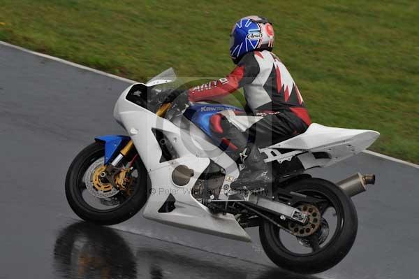 Mallory park Leicestershire;Mallory park photographs;Motorcycle action photographs;event digital images;eventdigitalimages;mallory park;no limits trackday;peter wileman photography;trackday;trackday digital images;trackday photos