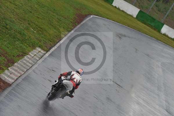 Mallory park Leicestershire;Mallory park photographs;Motorcycle action photographs;event digital images;eventdigitalimages;mallory park;no limits trackday;peter wileman photography;trackday;trackday digital images;trackday photos
