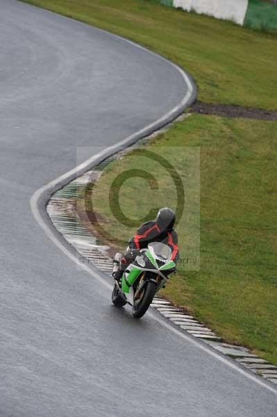 Mallory park Leicestershire;Mallory park photographs;Motorcycle action photographs;event digital images;eventdigitalimages;mallory park;no limits trackday;peter wileman photography;trackday;trackday digital images;trackday photos