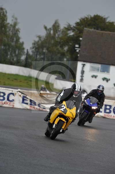 Mallory park Leicestershire;Mallory park photographs;Motorcycle action photographs;event digital images;eventdigitalimages;mallory park;no limits trackday;peter wileman photography;trackday;trackday digital images;trackday photos