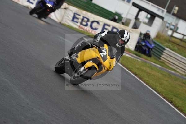 Mallory park Leicestershire;Mallory park photographs;Motorcycle action photographs;event digital images;eventdigitalimages;mallory park;no limits trackday;peter wileman photography;trackday;trackday digital images;trackday photos