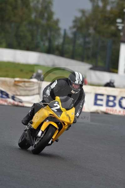 Mallory park Leicestershire;Mallory park photographs;Motorcycle action photographs;event digital images;eventdigitalimages;mallory park;no limits trackday;peter wileman photography;trackday;trackday digital images;trackday photos