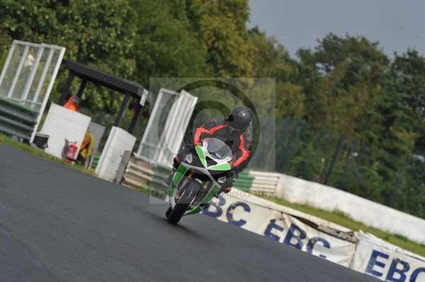 Mallory park Leicestershire;Mallory park photographs;Motorcycle action photographs;event digital images;eventdigitalimages;mallory park;no limits trackday;peter wileman photography;trackday;trackday digital images;trackday photos