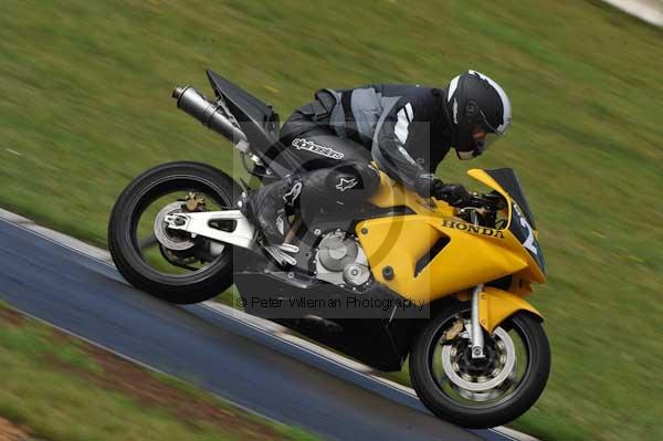 Mallory park Leicestershire;Mallory park photographs;Motorcycle action photographs;event digital images;eventdigitalimages;mallory park;no limits trackday;peter wileman photography;trackday;trackday digital images;trackday photos