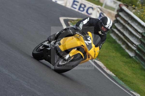 Mallory park Leicestershire;Mallory park photographs;Motorcycle action photographs;event digital images;eventdigitalimages;mallory park;no limits trackday;peter wileman photography;trackday;trackday digital images;trackday photos