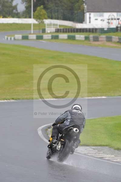 Mallory park Leicestershire;Mallory park photographs;Motorcycle action photographs;event digital images;eventdigitalimages;mallory park;no limits trackday;peter wileman photography;trackday;trackday digital images;trackday photos