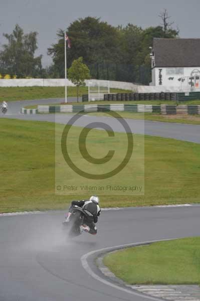 Mallory park Leicestershire;Mallory park photographs;Motorcycle action photographs;event digital images;eventdigitalimages;mallory park;no limits trackday;peter wileman photography;trackday;trackday digital images;trackday photos