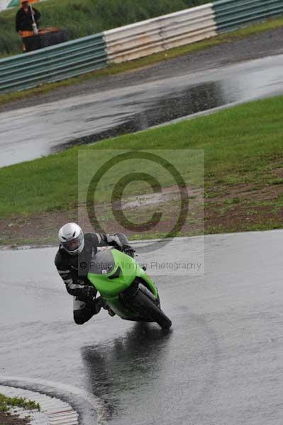 Mallory park Leicestershire;Mallory park photographs;Motorcycle action photographs;event digital images;eventdigitalimages;mallory park;no limits trackday;peter wileman photography;trackday;trackday digital images;trackday photos