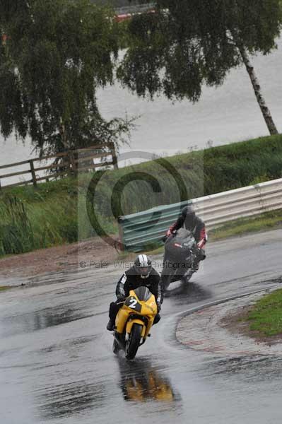 Mallory park Leicestershire;Mallory park photographs;Motorcycle action photographs;event digital images;eventdigitalimages;mallory park;no limits trackday;peter wileman photography;trackday;trackday digital images;trackday photos