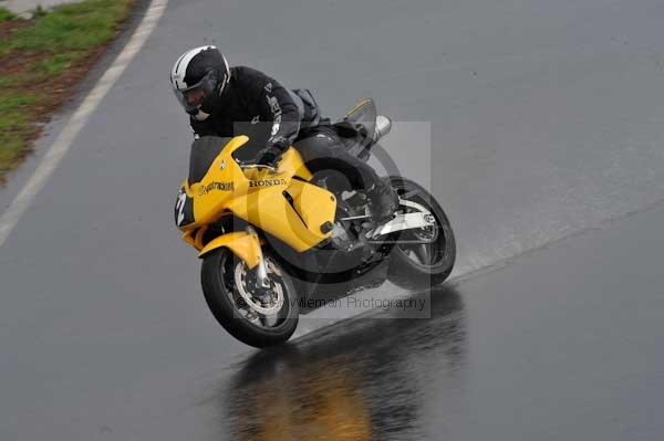 Mallory park Leicestershire;Mallory park photographs;Motorcycle action photographs;event digital images;eventdigitalimages;mallory park;no limits trackday;peter wileman photography;trackday;trackday digital images;trackday photos