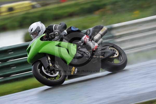Mallory park Leicestershire;Mallory park photographs;Motorcycle action photographs;event digital images;eventdigitalimages;mallory park;no limits trackday;peter wileman photography;trackday;trackday digital images;trackday photos