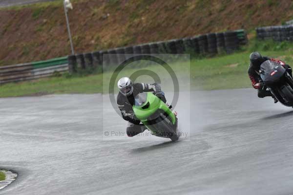 Mallory park Leicestershire;Mallory park photographs;Motorcycle action photographs;event digital images;eventdigitalimages;mallory park;no limits trackday;peter wileman photography;trackday;trackday digital images;trackday photos
