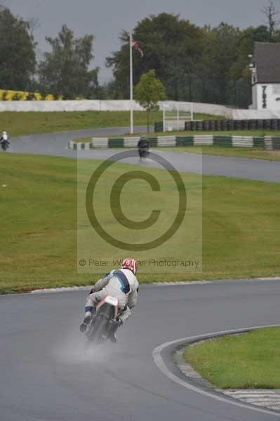 Mallory park Leicestershire;Mallory park photographs;Motorcycle action photographs;event digital images;eventdigitalimages;mallory park;no limits trackday;peter wileman photography;trackday;trackday digital images;trackday photos