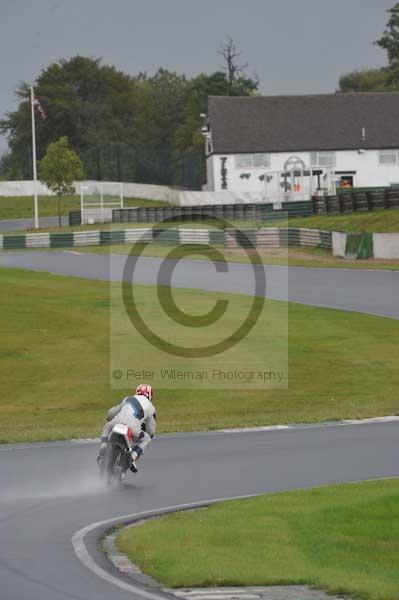 Mallory park Leicestershire;Mallory park photographs;Motorcycle action photographs;event digital images;eventdigitalimages;mallory park;no limits trackday;peter wileman photography;trackday;trackday digital images;trackday photos