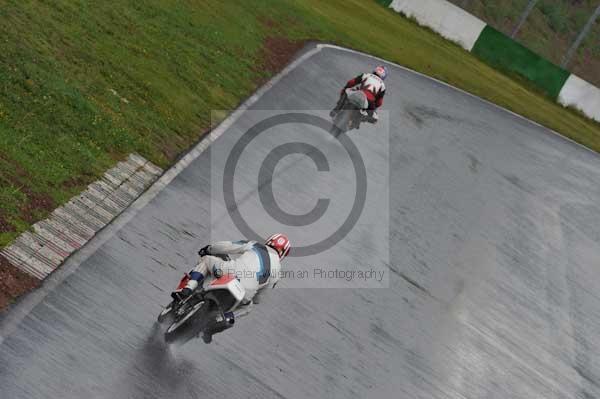 Mallory park Leicestershire;Mallory park photographs;Motorcycle action photographs;event digital images;eventdigitalimages;mallory park;no limits trackday;peter wileman photography;trackday;trackday digital images;trackday photos