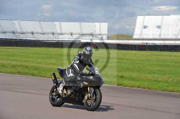 Motorcycle action photographs;Rockingham;Rockingham photographs;event digital images;eventdigitalimages;no limits trackday;peter wileman photography;rockingham corby northamptonshire;trackday;trackday digital images;trackday photos