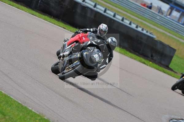 Motorcycle action photographs;Rockingham;Rockingham photographs;event digital images;eventdigitalimages;no limits trackday;peter wileman photography;rockingham corby northamptonshire;trackday;trackday digital images;trackday photos