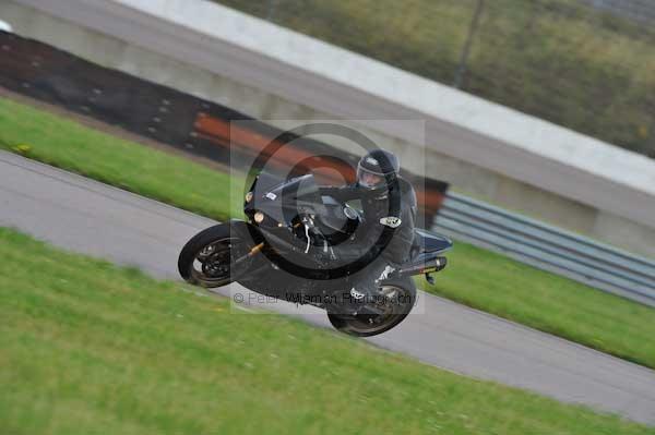 Motorcycle action photographs;Rockingham;Rockingham photographs;event digital images;eventdigitalimages;no limits trackday;peter wileman photography;rockingham corby northamptonshire;trackday;trackday digital images;trackday photos