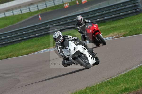 Motorcycle action photographs;Rockingham;Rockingham photographs;event digital images;eventdigitalimages;no limits trackday;peter wileman photography;rockingham corby northamptonshire;trackday;trackday digital images;trackday photos