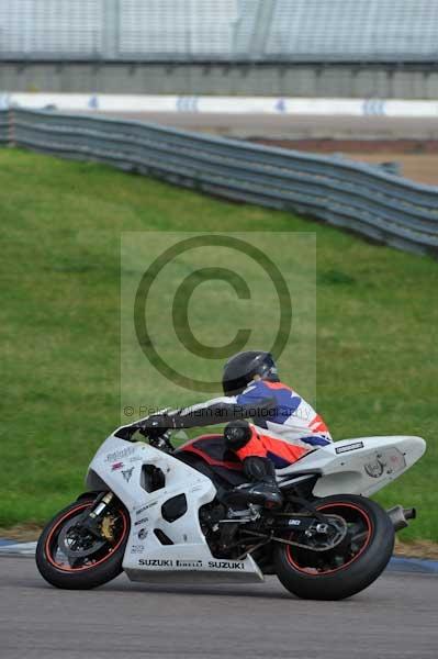 Motorcycle action photographs;Rockingham;Rockingham photographs;event digital images;eventdigitalimages;no limits trackday;peter wileman photography;rockingham corby northamptonshire;trackday;trackday digital images;trackday photos