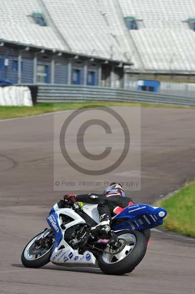 Motorcycle action photographs;Rockingham;Rockingham photographs;event digital images;eventdigitalimages;no limits trackday;peter wileman photography;rockingham corby northamptonshire;trackday;trackday digital images;trackday photos