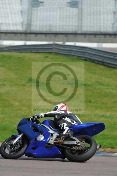 Motorcycle action photographs;Rockingham;Rockingham photographs;event digital images;eventdigitalimages;no limits trackday;peter wileman photography;rockingham corby northamptonshire;trackday;trackday digital images;trackday photos