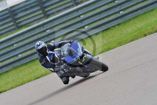 Motorcycle action photographs;Rockingham;Rockingham photographs;event digital images;eventdigitalimages;no limits trackday;peter wileman photography;rockingham corby northamptonshire;trackday;trackday digital images;trackday photos