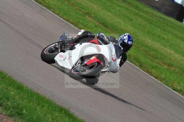 Motorcycle action photographs;Rockingham;Rockingham photographs;event digital images;eventdigitalimages;no limits trackday;peter wileman photography;rockingham corby northamptonshire;trackday;trackday digital images;trackday photos