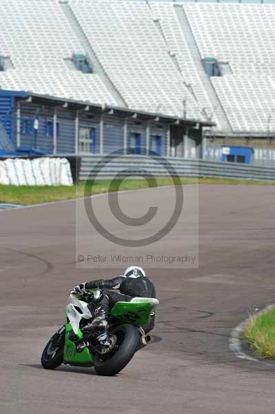 Motorcycle action photographs;Rockingham;Rockingham photographs;event digital images;eventdigitalimages;no limits trackday;peter wileman photography;rockingham corby northamptonshire;trackday;trackday digital images;trackday photos